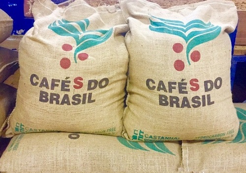 Знаменитые мешки с кофе с надписью Cafés do Brasil
